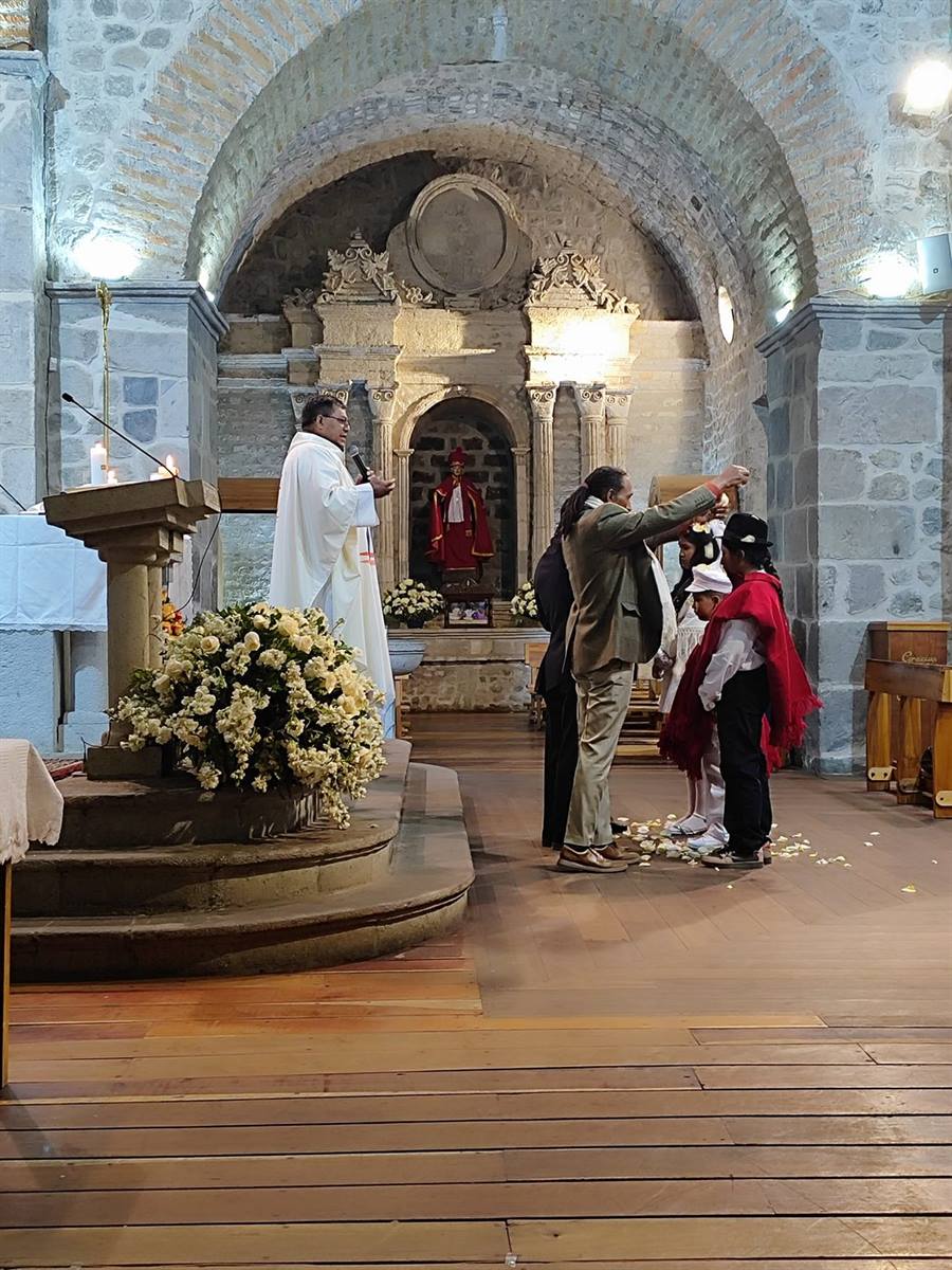 Bendición en la pila bautismal