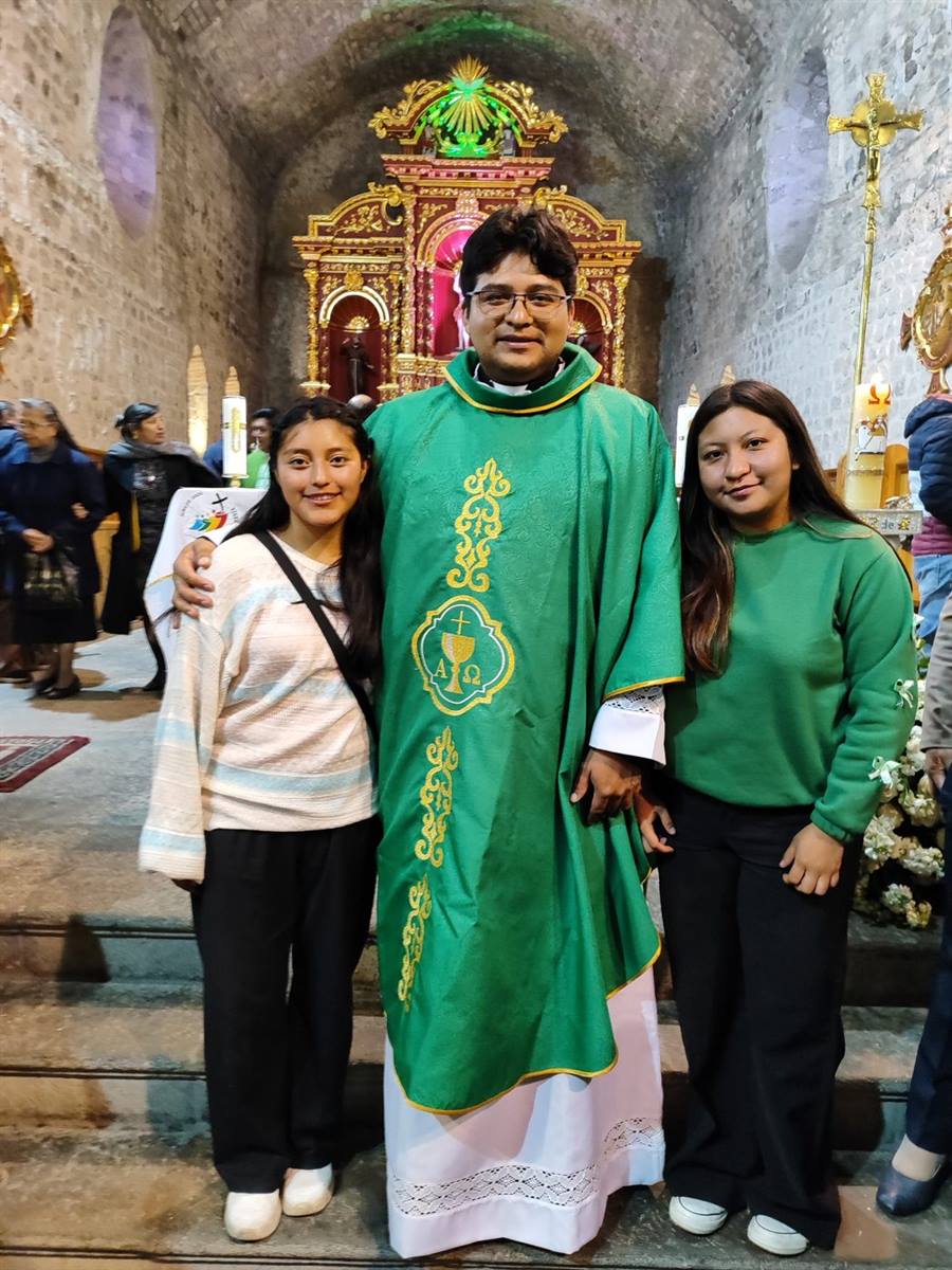 Encuentro con un sacerdote de la parroquia