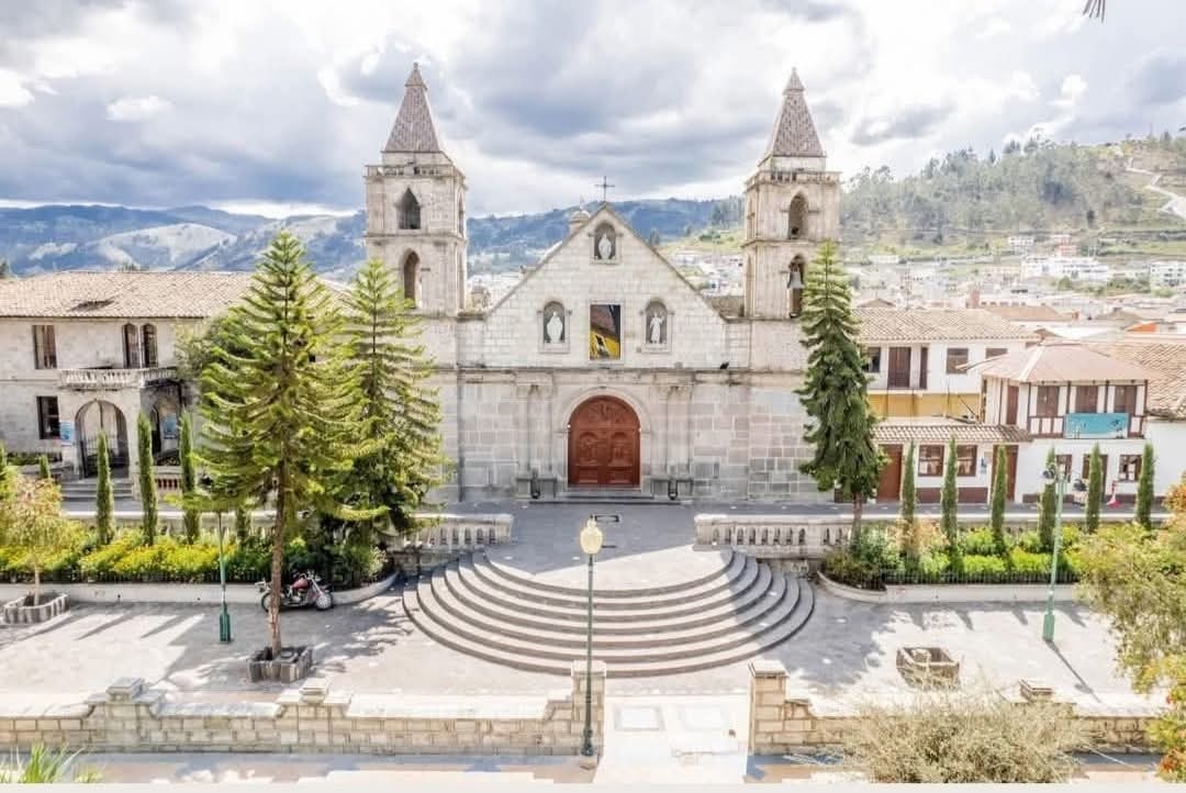 Fachada del templo de San Buenaventura de Pujilí