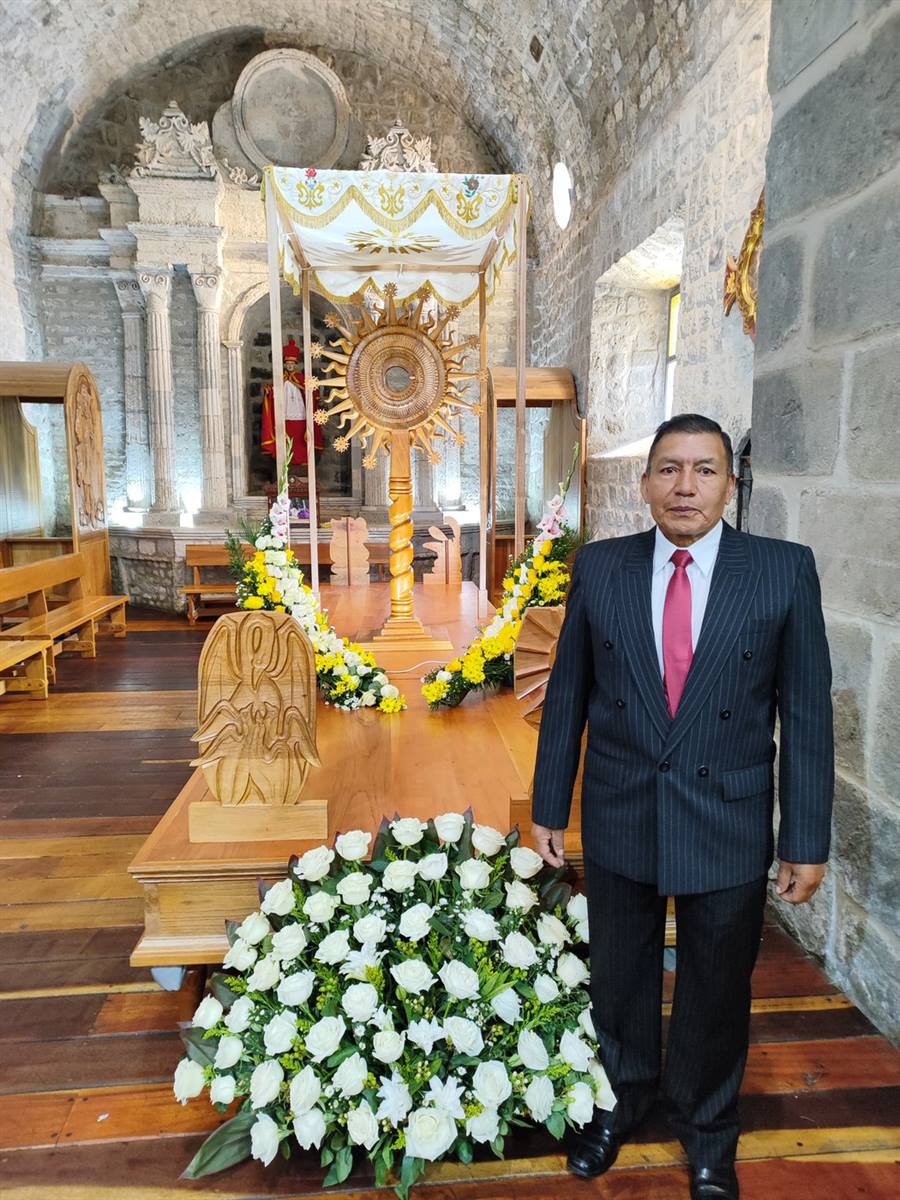 Directiva de los Guardianes del Santísimo en el templo